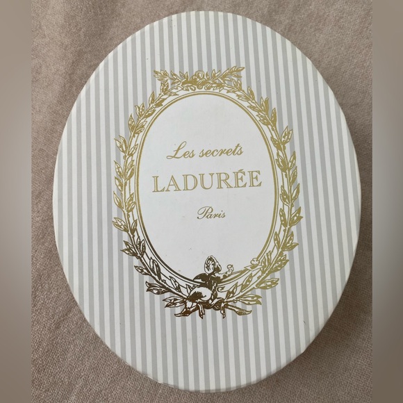 Ladurée Paris Les Secrets Macaron Keychain/Bag Charm - Picture 4 of 6